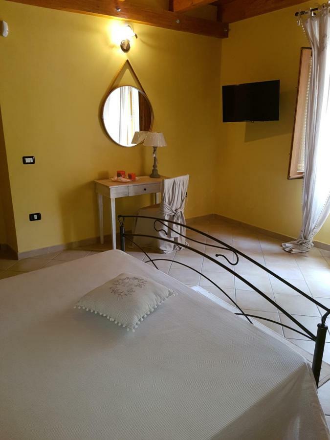 Borgo Santa Lucia Villa Cropani Buitenkant foto